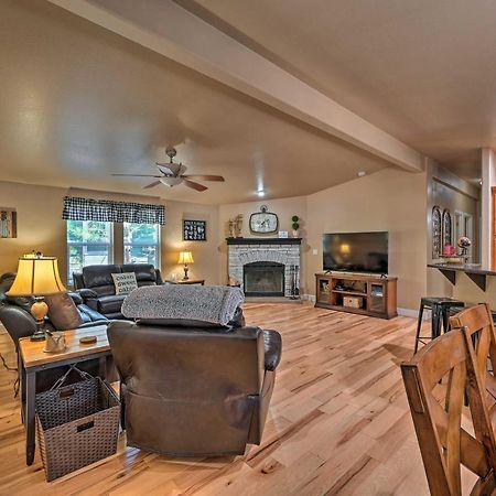 Munds Park Cabin Retreat With Deck And Fire Pit! Exterior photo